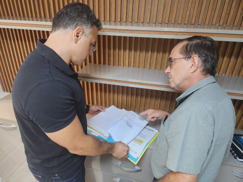 O procurador municipal Nilo Kazan e o secretário Jurandir Posca atuam para regularizar 55 processos